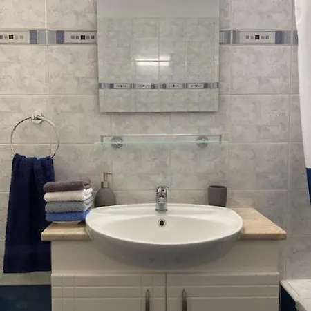 Royal Seacrest Apartment *